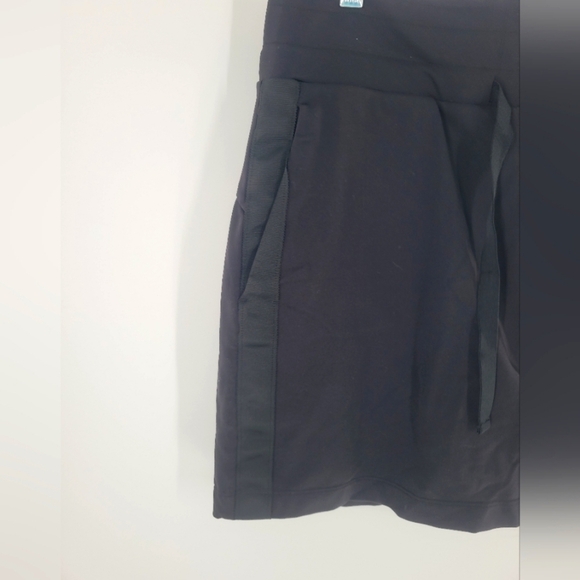 Athleta  Skort "Metro Downtown" Black Size MT - Picture 2 of 5